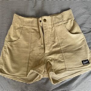 Hammies shorts size 28 color sand BNWT